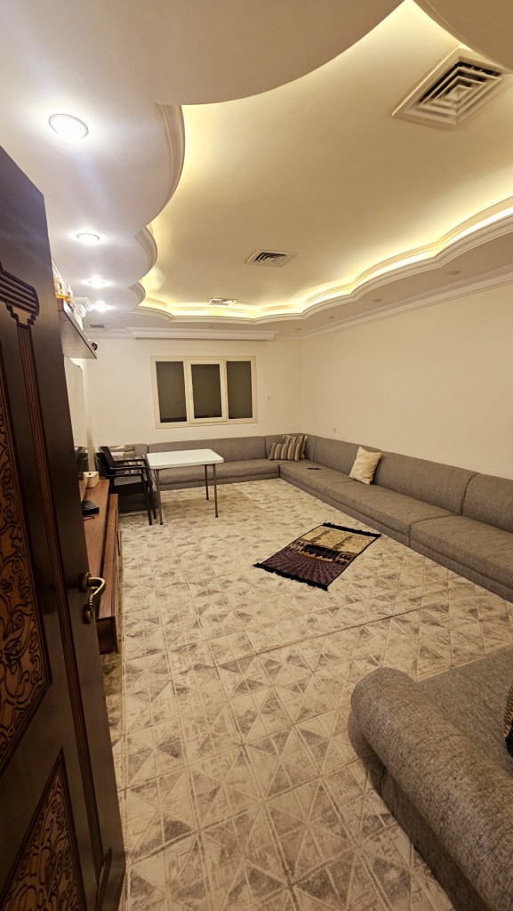 بيت  للإيجار في القرين